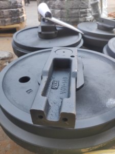 Undercarriage EC140 Máy Xúc Bulldozer Theo Dõi Dozer Phía Trước Idler Hướng Dẫn Con Lăn Idler Bánh Xích - Product Image 4