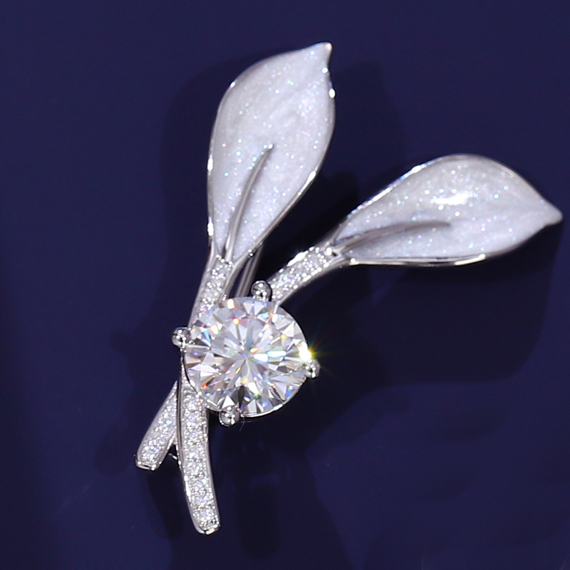 Broche moissanite en or 10 carats