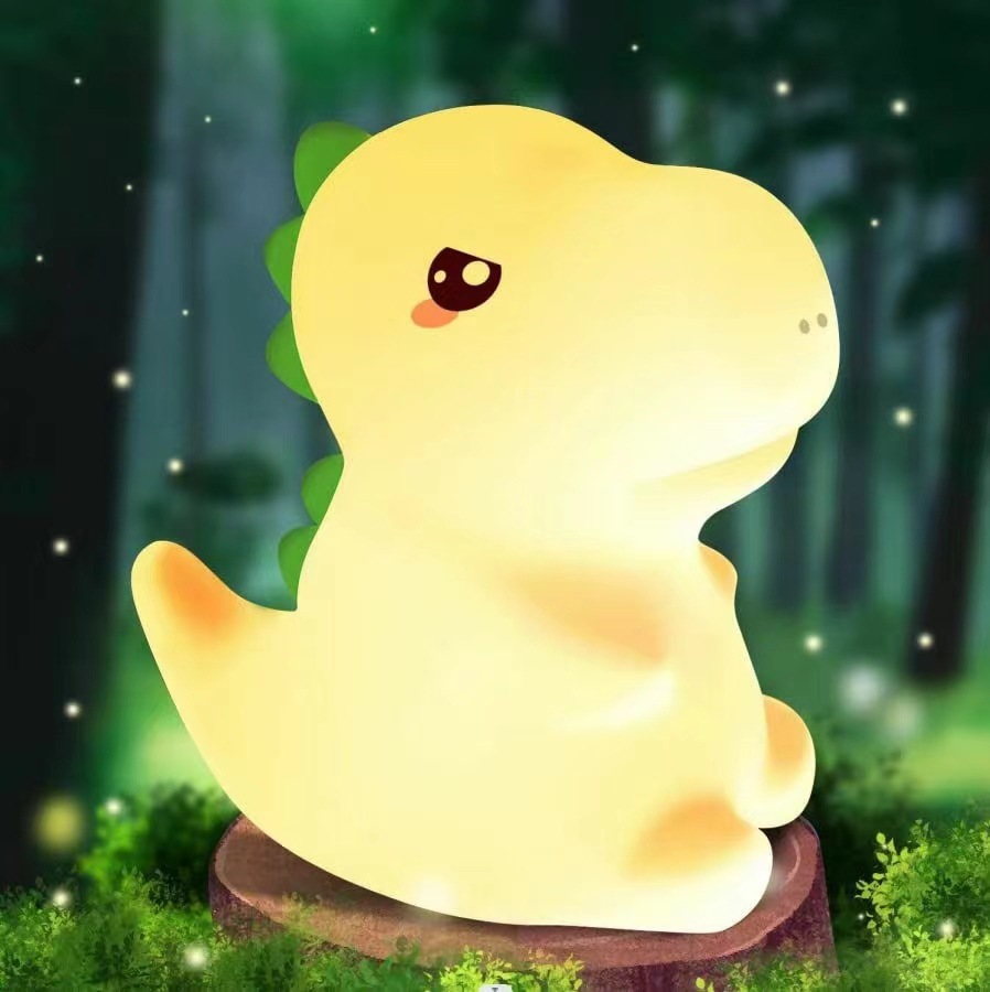 Dinosaurio pequeño (luz cálida)
