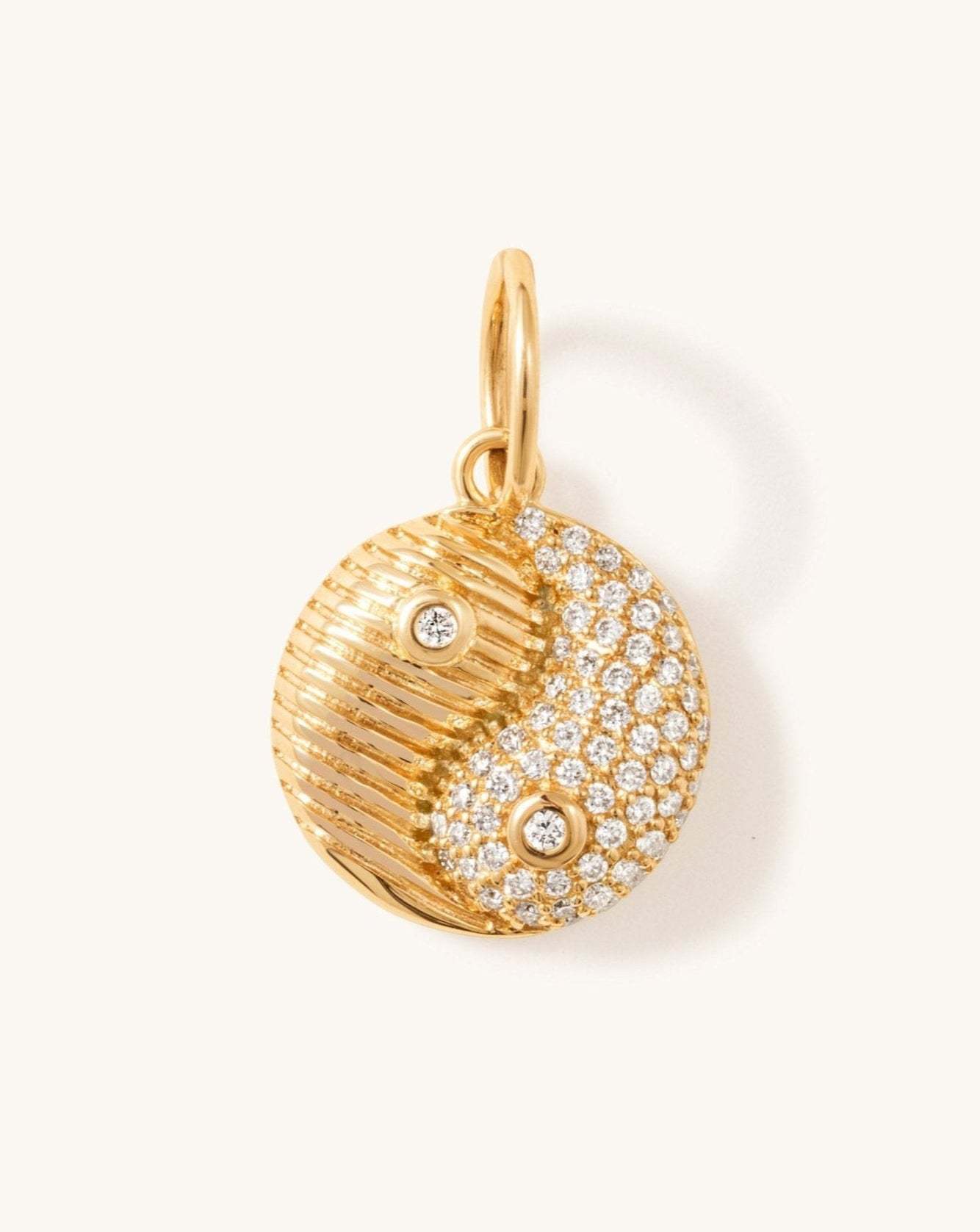Pendentif tai chi incrusté de diamants
