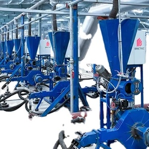 Automatische Lehmziegelherstellungsmaschinen in der Produktionslinie des Projekts in Bangladesch.