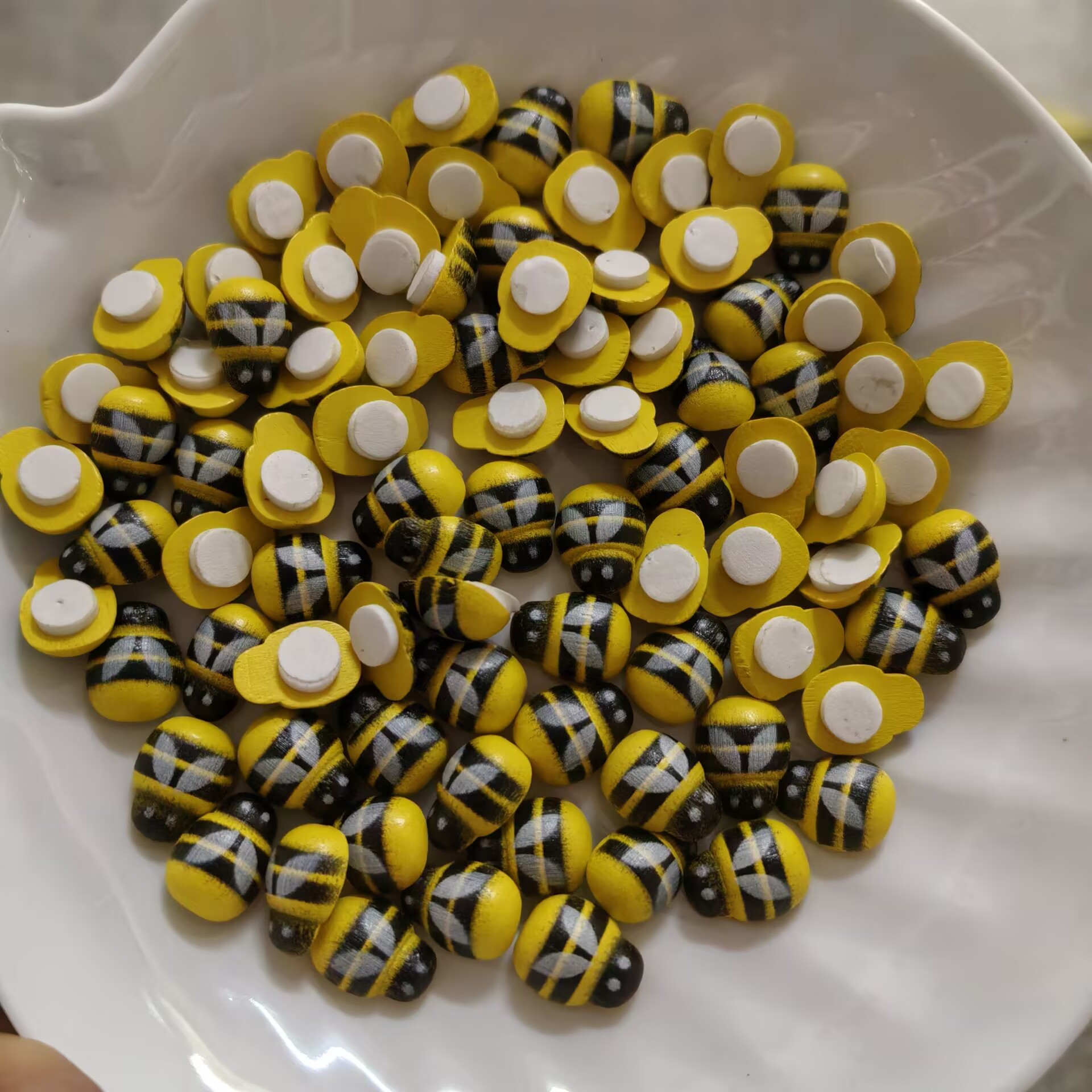 Bee-MZ037