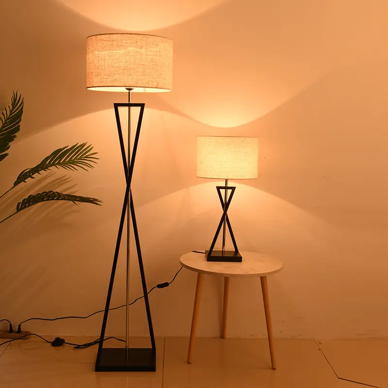 2022 Economic desk lamp minimalist creative living room metal floor lamp post-modern hotel villa LED floor lamp