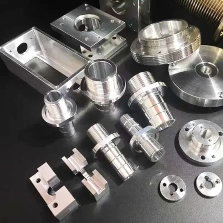 Tùy chỉnh theo bản vẽ được thực hiện tại Trung Quốc năm trục chính xác CNC gia công phay dịch vụ xe máy phần đua