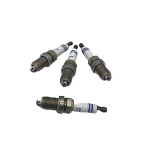 Fabrika yüksek kalite tam yeni otomatik ateşleme parçası onarım bölümü OE 004081157 <span class=keywords><strong>Bosch</strong></span> mercedes-benz VW Polo için buji