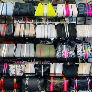 Delikli tasarım ile 2025 yaz moda neopren Tote plaj çantası büyük ve iki kolları kadınlar için özelleştirilebilir Logo - Product Image 2