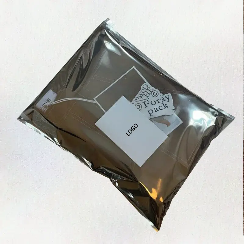 Bolsas de embalaje de ropa con cierre hermético reciclable de polietileno con logotipo personalizado bolsa de paquete de ropa camiseta cremallera plástico mate plata PE 1000
