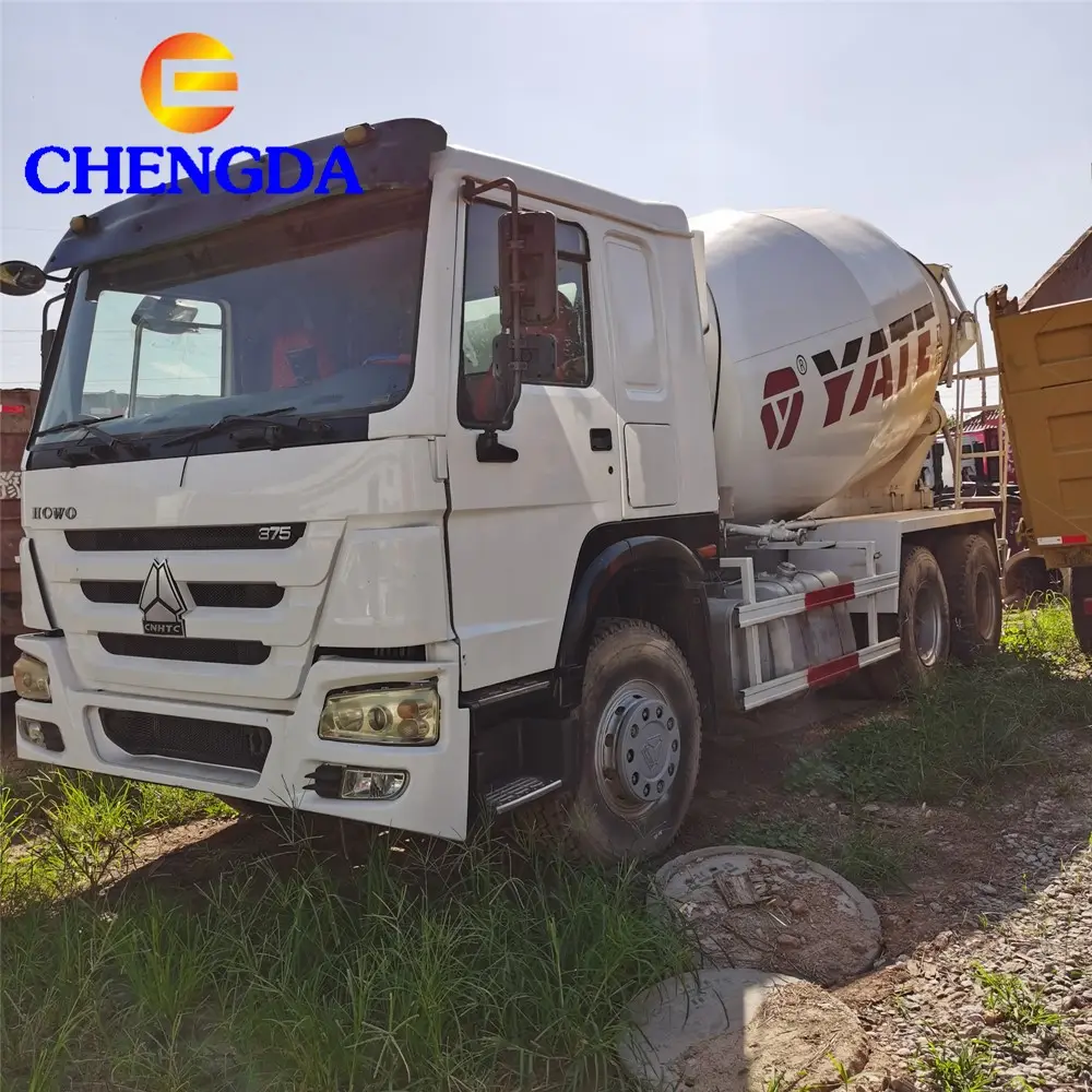 Camion di miscelazione del cemento su misura 8x4 Sinotruck usato Howo 14cbm betoniere camion