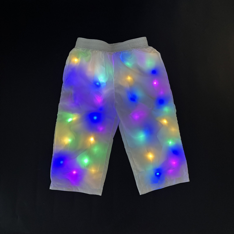pantaloni bianchi a sette quarti