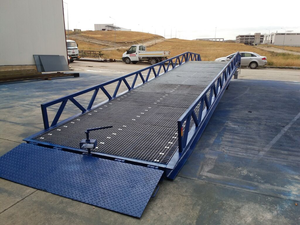 Mobile Hochleistungs-Lade brücke mit großem Höhen verstell bereich für den vielseitigen Einsatz - Product Image 6