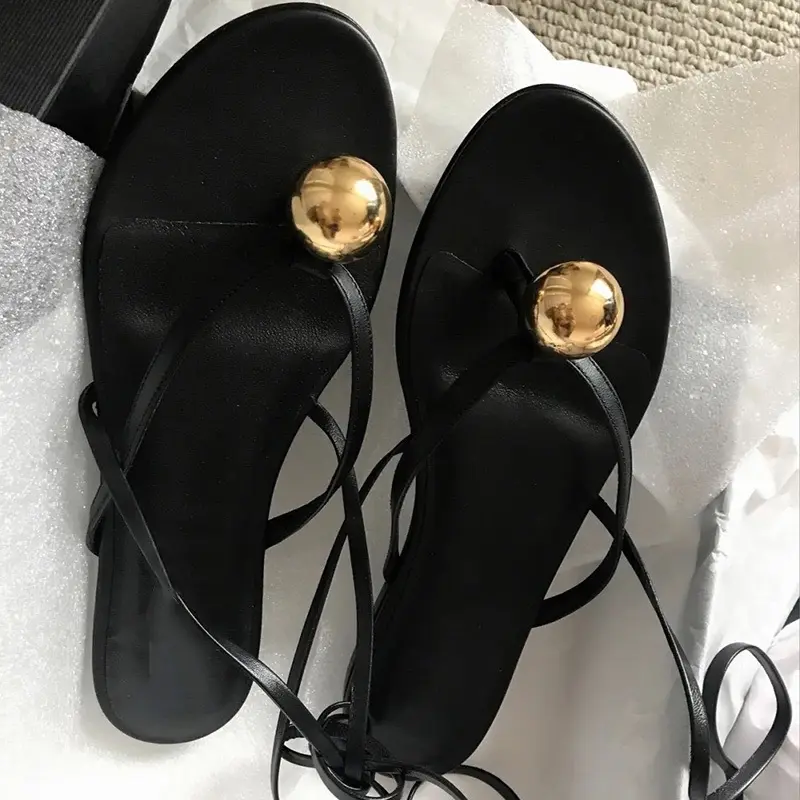 Bellissimi sandali romani con spalline in pelle di pecora Beach Retro Casual Women Summer Flat Metal Decor Shoes pantofole infradito