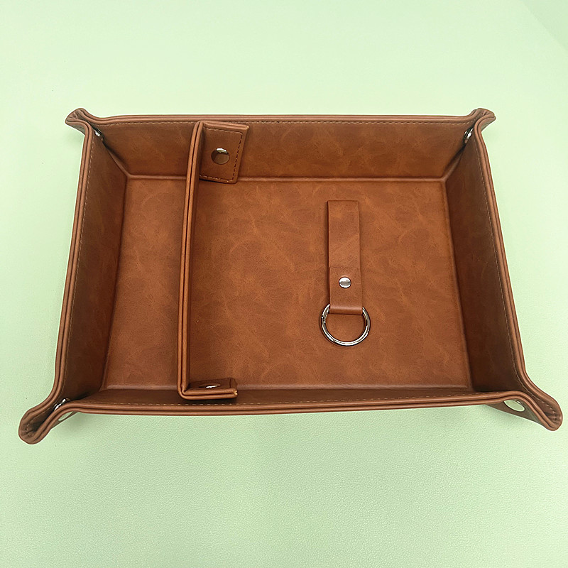 Plateau marron avec porte-clés