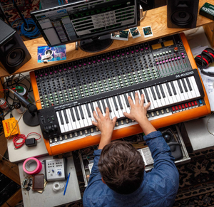 Synth Action 61 Key USB <strong>MIDI</strong> <strong>Keyboard</strong> <strong>Controller</strong> With Assignable Controls, Pitch and Mod Wheels M-Audio Keystation 61 MK3