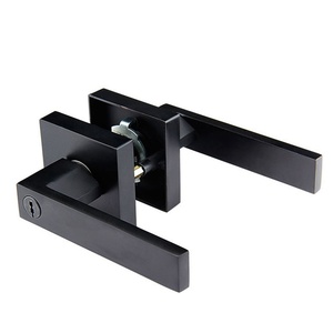 批发通用家用铝合金双开门锁三杆拉手方形拉手跨界锁3把钥匙 - Product Image 5