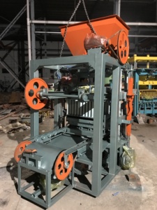 自動バイブレーター多孔質レンガ製造機ISSBインターロッキング成形粘土建物用 - Product Image 6