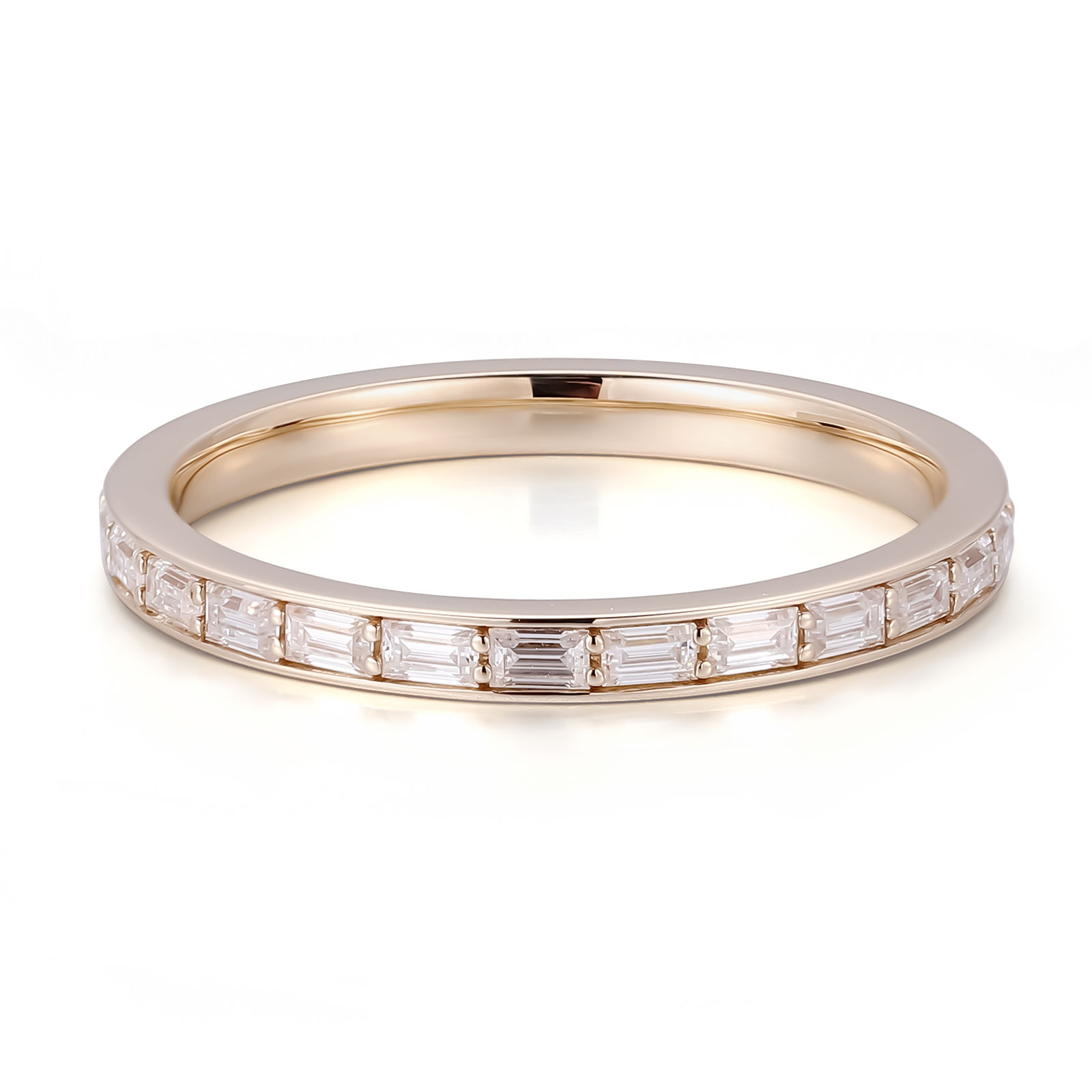 Bague en or massif 14 carats avec moissanite et diamants.