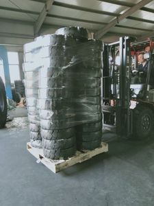 Work <strong>Platform</strong> Tires 16x5x12 <strong>for</strong> Scissor Lift Are Easy to <strong>Load</strong> and <strong>Unload</strong> with Low Energy Consumption and Long Service Life