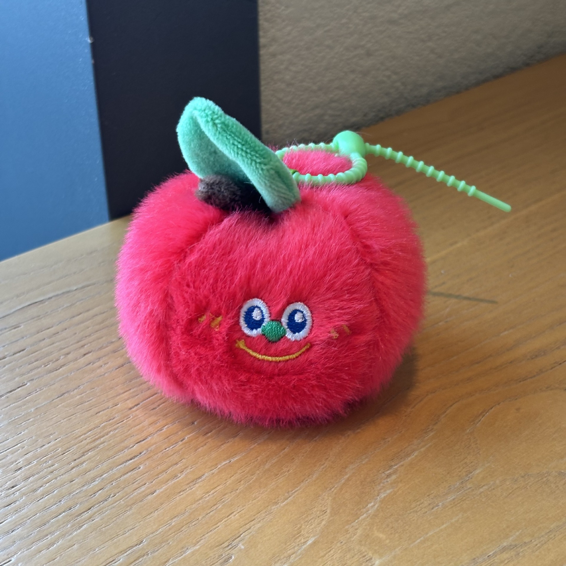 Red apple 10cm