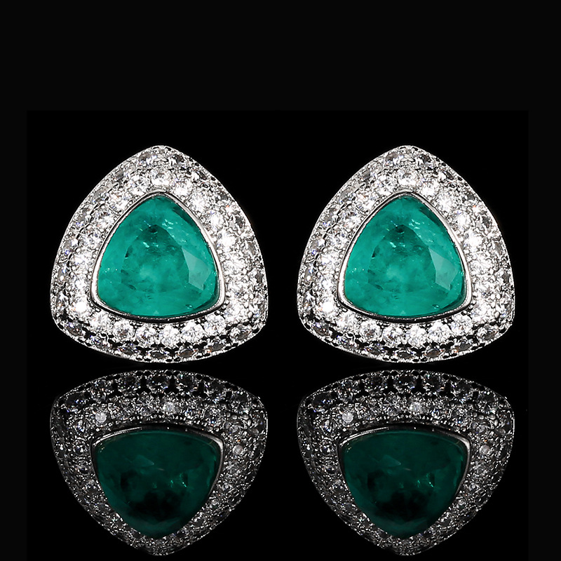 Emerald ear studs