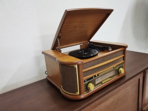All-in-One Retro Wooden Turntable AM FM Radio with AUX IN/ LINE OUT Stereo Feature USB <strong>Output</strong> &amp; Recording Option - Product Image 2