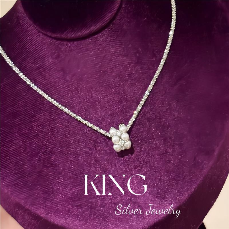 Collier pendentif en argent (longueur de la chaîne 46-51 cm, fermoir réglable)
