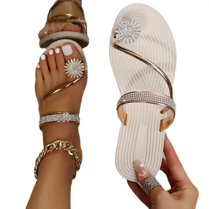 Vendita calda donne sandali estivi spiaggia diamante fiore pantofole piatte diapositive gioielli strass punta anello sandali piatti per le signore