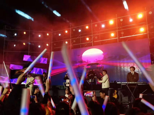 Siyah LED ekran 3x6 sahne LED Video duvar kafes zemin desteği açık hava konserleri için özel boyut kapalı büyük LED ekranlar ekran - Product Image 4