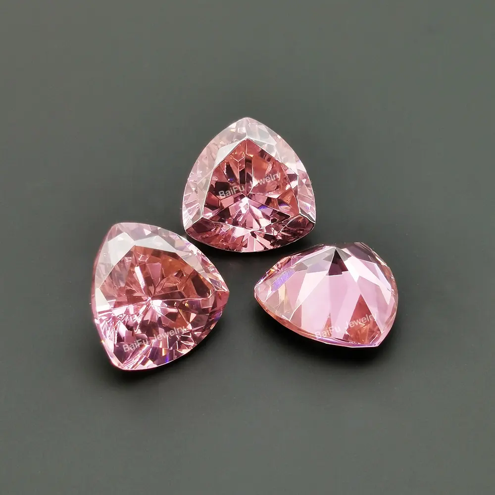 Gemme BaiFu prezzo di fabbrica di alta qualità taglio russo diamante finto a forma di trilioni di zirconi rosa 5A per anello in argento