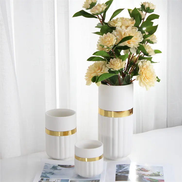 新しいデザイン北欧スタイルの豪華な家の装飾マット釉薬ゴールドリム現代植物花瓶家の装飾