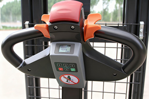 1.5T Mini thủy lực hoàn toàn tự tải 3-cách Pallet nâng lên nhà hàng nhỏ gọn địa hình gồ ghề xe nâng hàng điện Stacker - Product Image 6