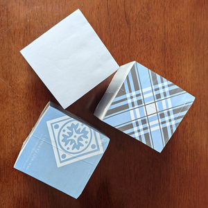 Personalización del fabricante con logotipo de color bloque de notas papel nota pegatina almohadillas para rascar notas adhesivas Cubo de papel