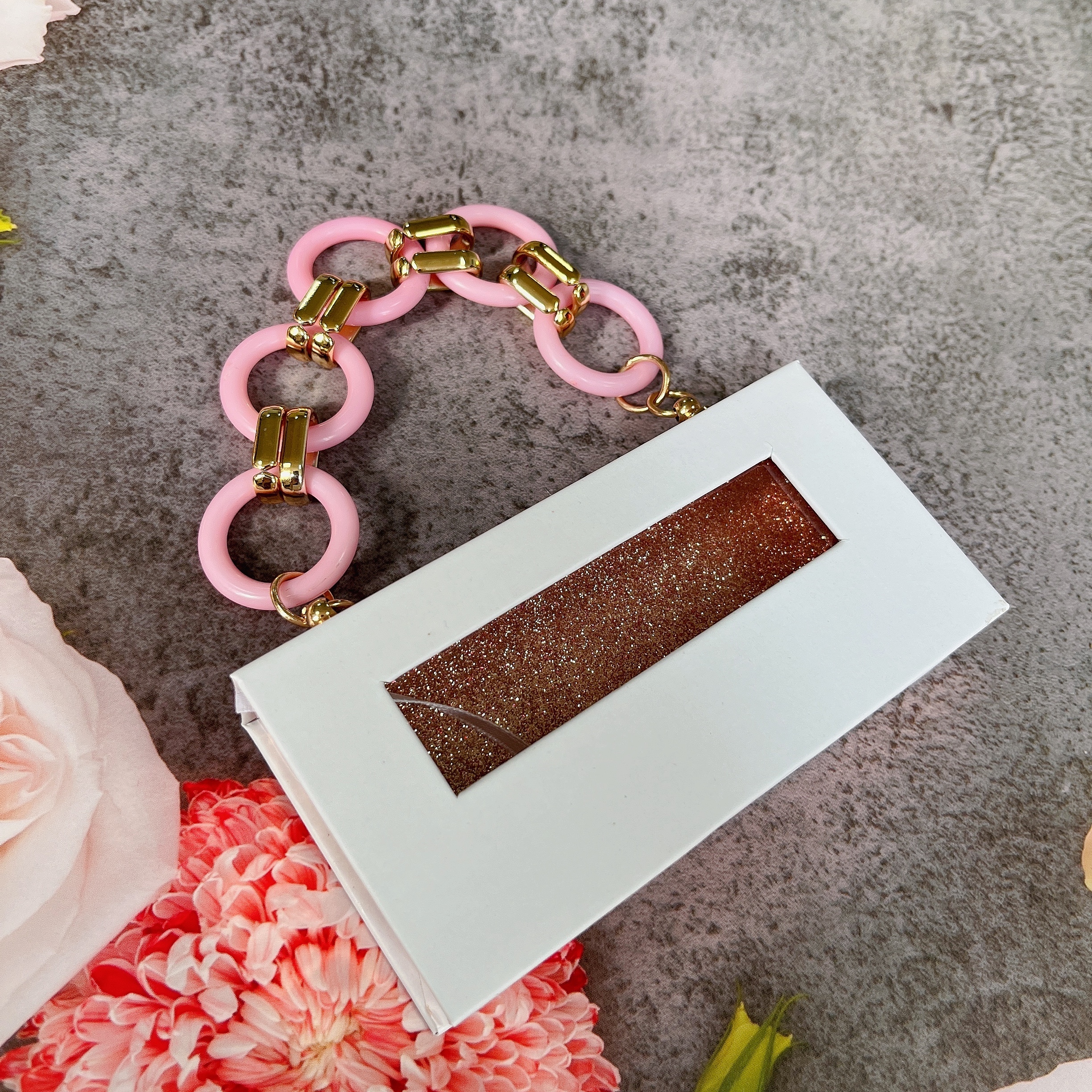 empty lash packaging with chain