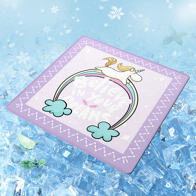Tapis pour animaux de compagnie en soie glacée - Triangle coloré