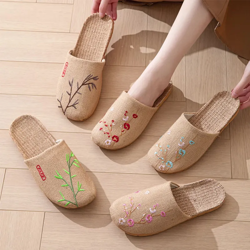 Nuevas zapatillas de Eva de China, zapatillas antideslizantes transpirables para interiores para el hogar, zapatillas de sandalia de bambú con flores de lino Baotou para mujer