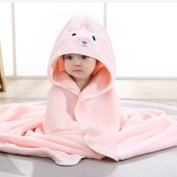 Chaton rose qui louche