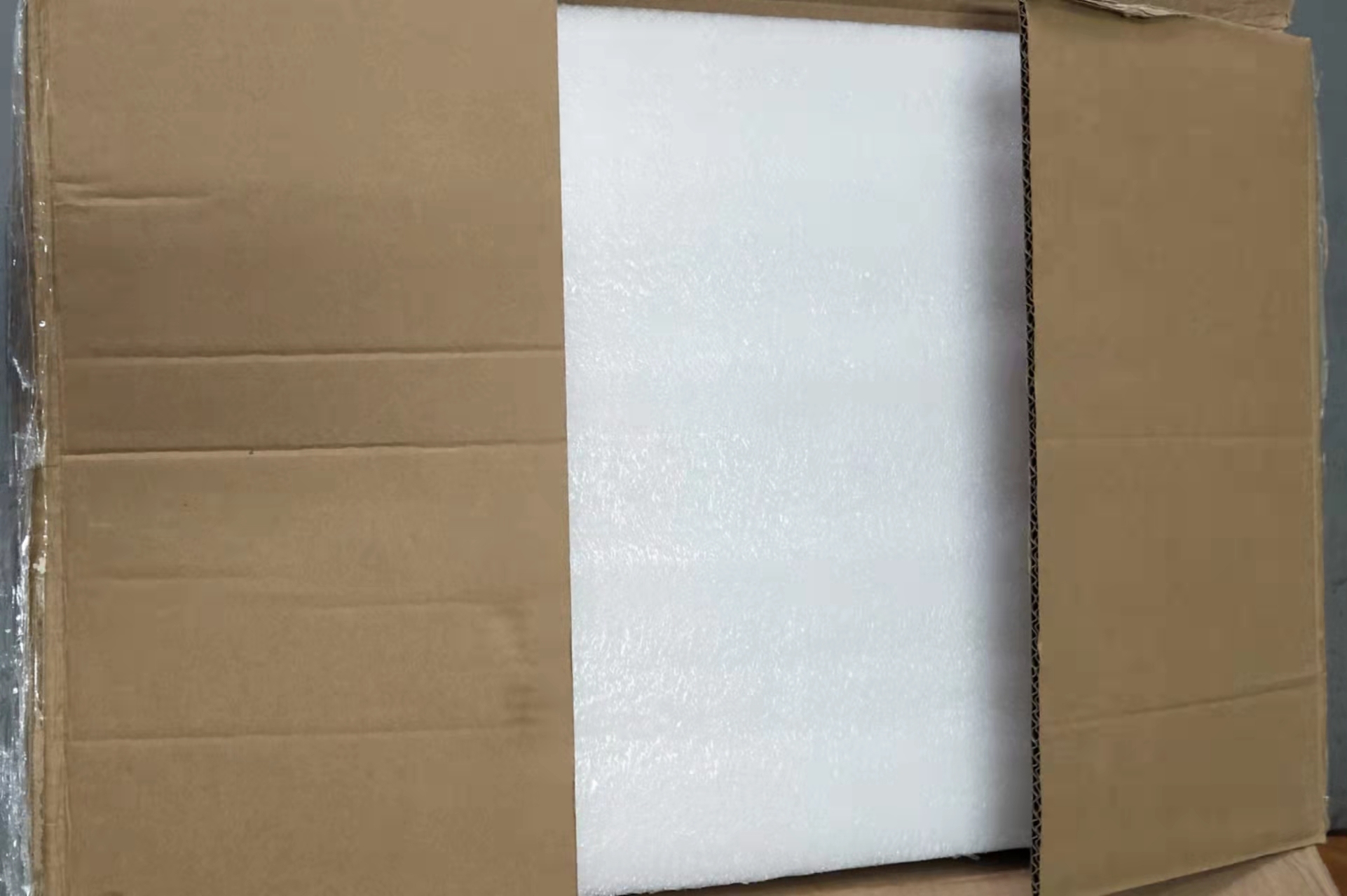 Handheld fiber laser marking machine engine case laser marking