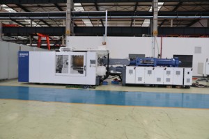 Parachoques de kit de cara de labio delantero ABS personalizados para el cliente para la fabricación de automóviles máquina de moldeo por inyección dos platina 1100 toneladas