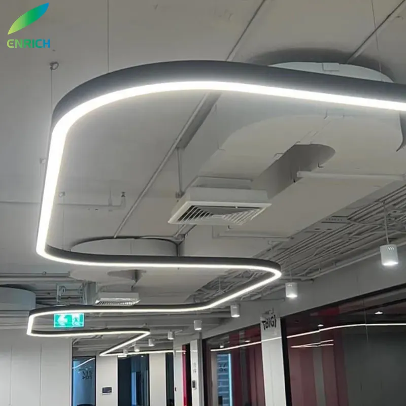 Haute qualité personnalisé courbe anneau forme LED lustre décoration de plafond suspension pour bureau lumière linéaire