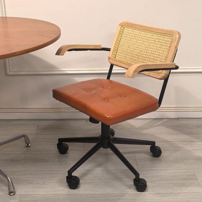 Solid wood backrest with brown seat cushion (with armrests)