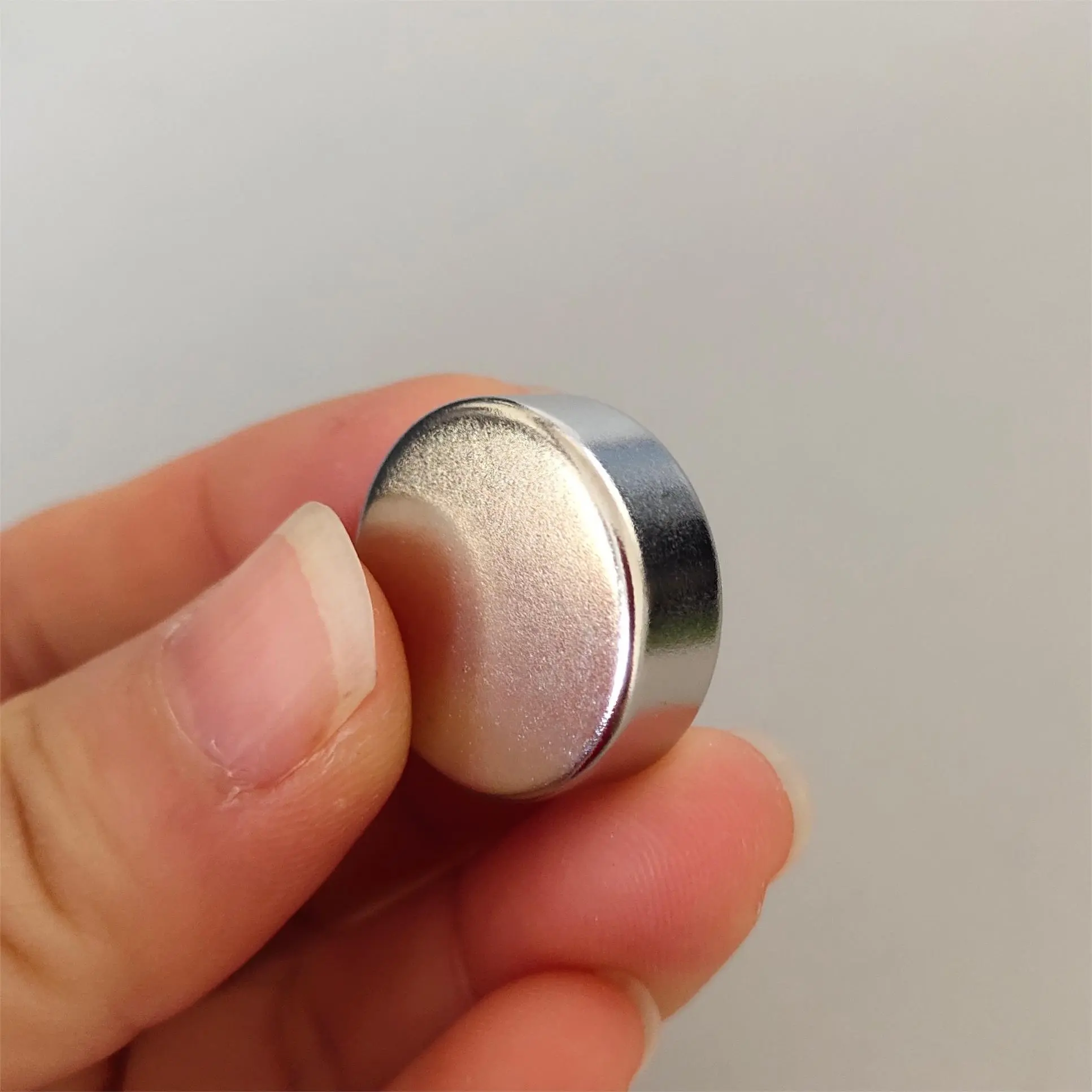 Super Strong Round Disc Magnets Rare Earth Neodymium Magnet With Customize Package