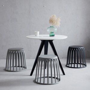 Mesa de centro de plástico multifuncional moderna sofá junto a mesas taburete apilable Silla de comedor para el hogar Baño al aire libre - Product Image 1