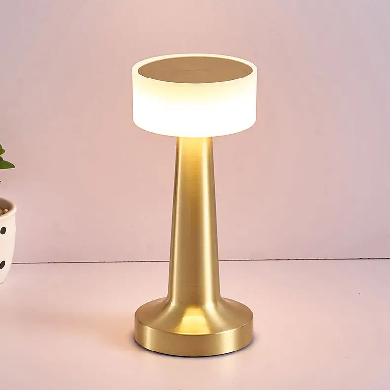 Lámpara de mesa de Metal Retro, decoración táctil para Bar, café, luz de mesa inalámbrica, luces LED de noche recargables, lámpara de escritorio para dormitorio