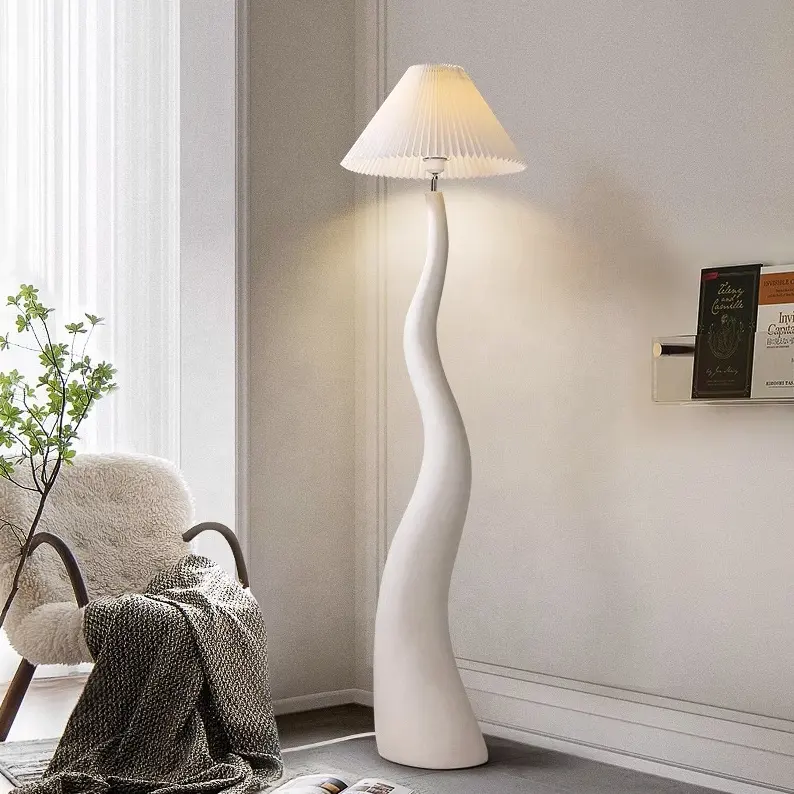 Lampada da terra plissettata curva a fungo nuova lampada da terra minimalista lampada da terra in resina per studio camera da letto soggiorno in stile francese