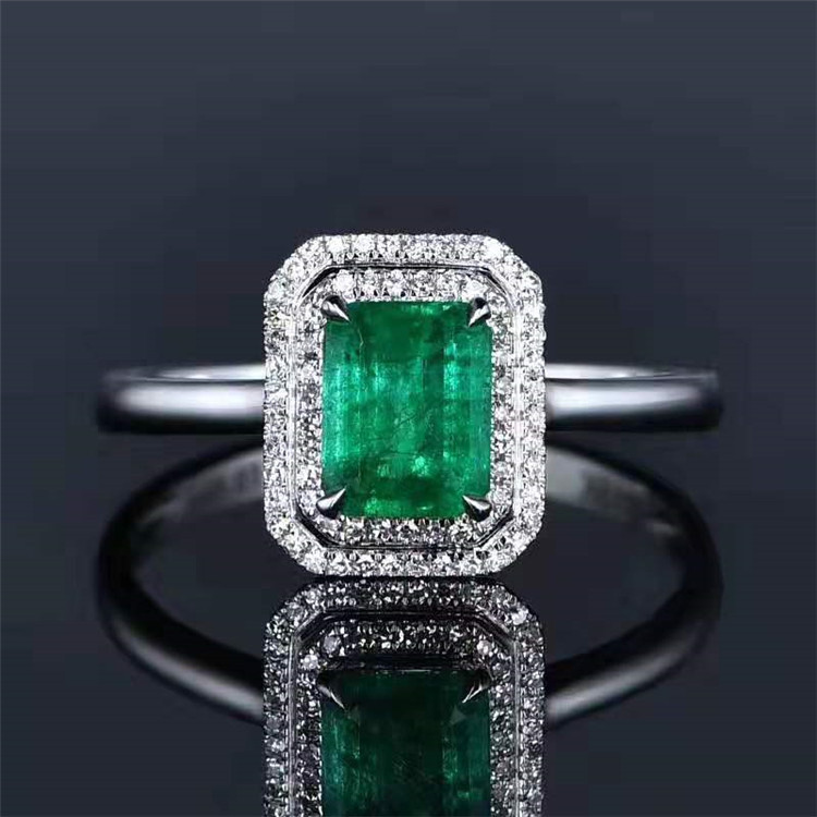 18k white gold 0.85ct emerald ring