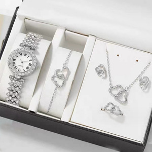 Popüler moda roma kabartmalı elmas kadın izle Quartz saat takı hediye kutu seti