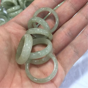 Jadeite แหวนหยกธรรมชาติสำหรับชายหญิง,แหวนนิ้วโป้งเครื่องประดับหินแท้ขอบโค้งตรง - Product Image 2