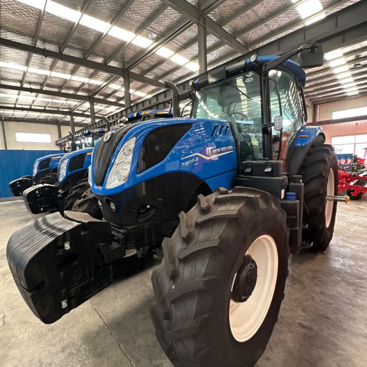 Buen estado New Holland 220HP tractor agrícola de alta resistencia