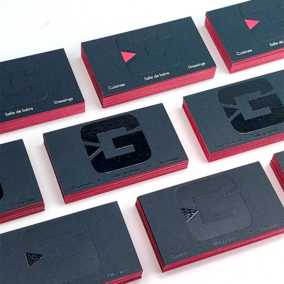 Herstellung umweltfreundlicher kundendefinierter 3D-LOGO schwarze Visitenkarte aus Papier mit rosarotem Rande Kunstpapier-Besuchskarte mit Gleitfarbe UV-Druck