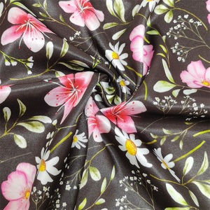 Prezzo a buon mercato personalizzabile modello di fiore di lusso luce 100% poliestere morbido polestar crêpe raso tessuto per il vestito