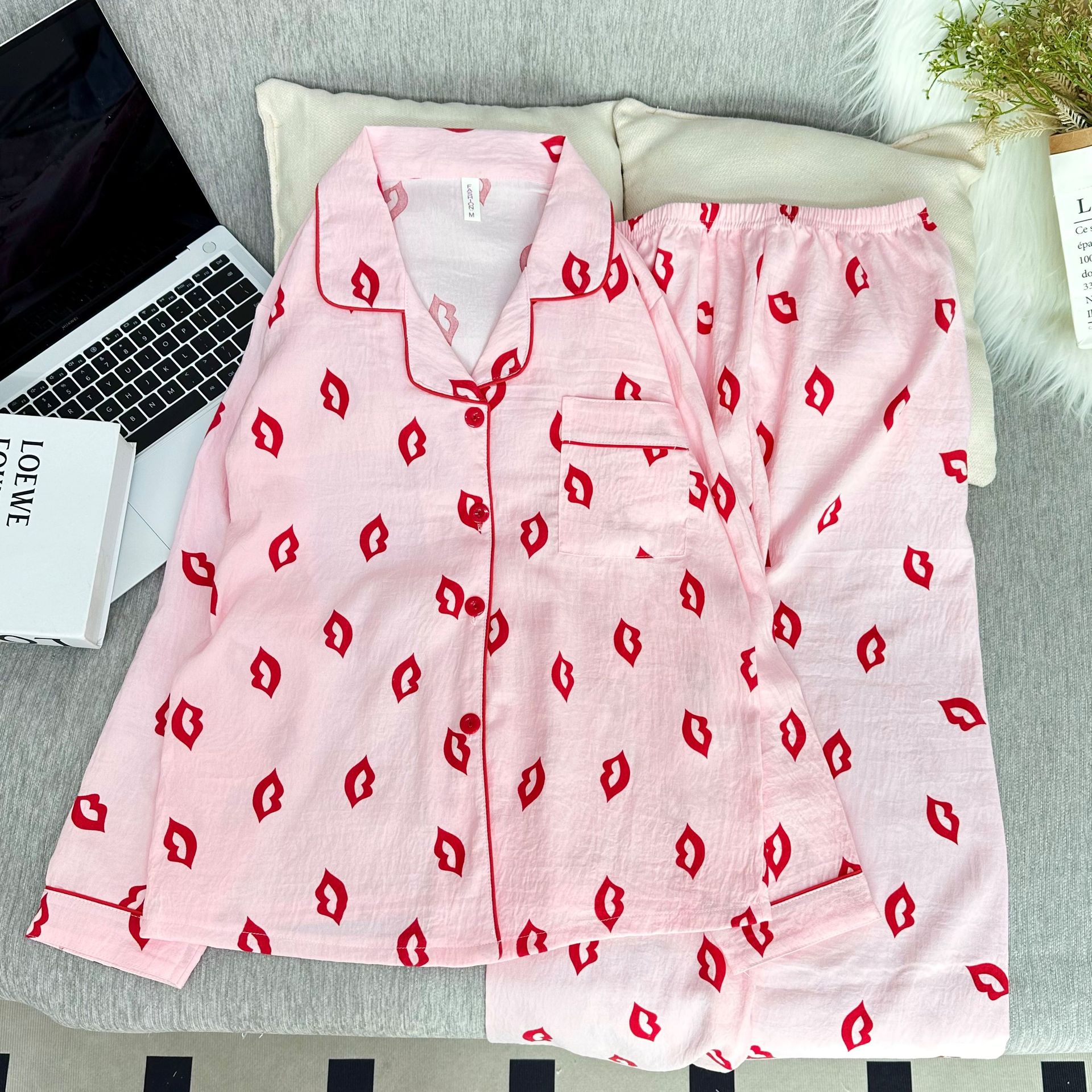 Cloud cotton red lips double length